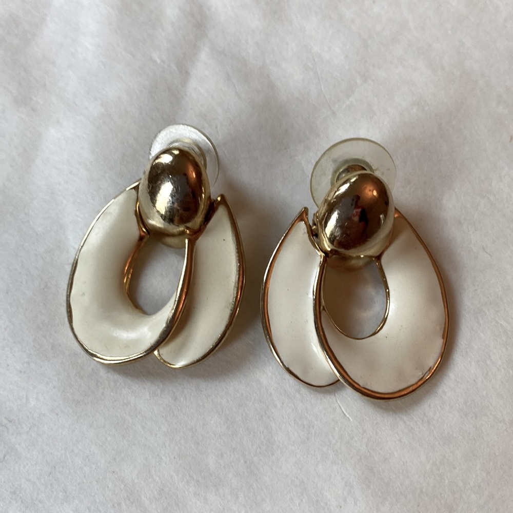 Vintage Enamel Pierced White Neutral Stud Earrings Minimalist Shape Goldtone 80s
